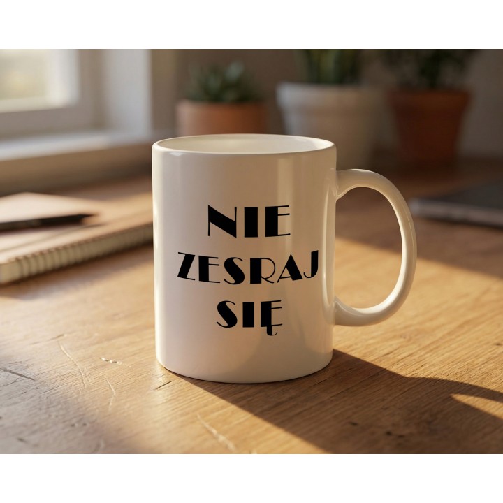 Kubek „NIE ZESRAJ SIE” – humor do biura bez spiny