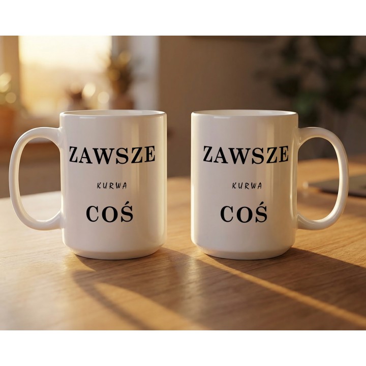 Kubek „ZAWSZE KURWA COŚ” – wulgarny humor na stres