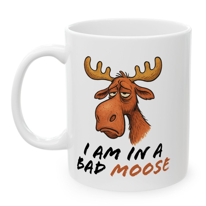 Kubek z nadrukiem łosia „I AM IN A BAD MOOSE” – śmieszny kubek do biura i na prezent